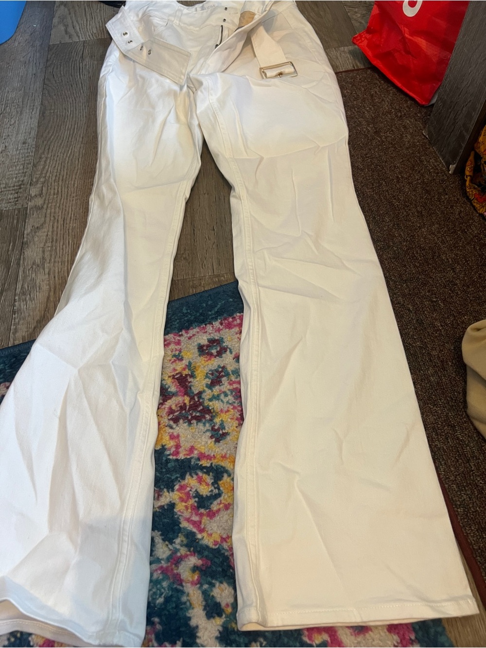 White House black market white jeans size 8